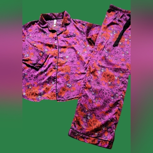 PRETTY GILLIGAN & O'MALLEY PURPLE/RED PAISLEY PRINT SILKY PAJAMA SET SZ. SM - Picture 2 of 6
